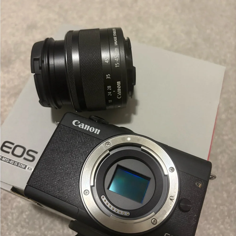Canon EOS M200 Compact Mirrorless Camera in Black - Picture 3 of 9